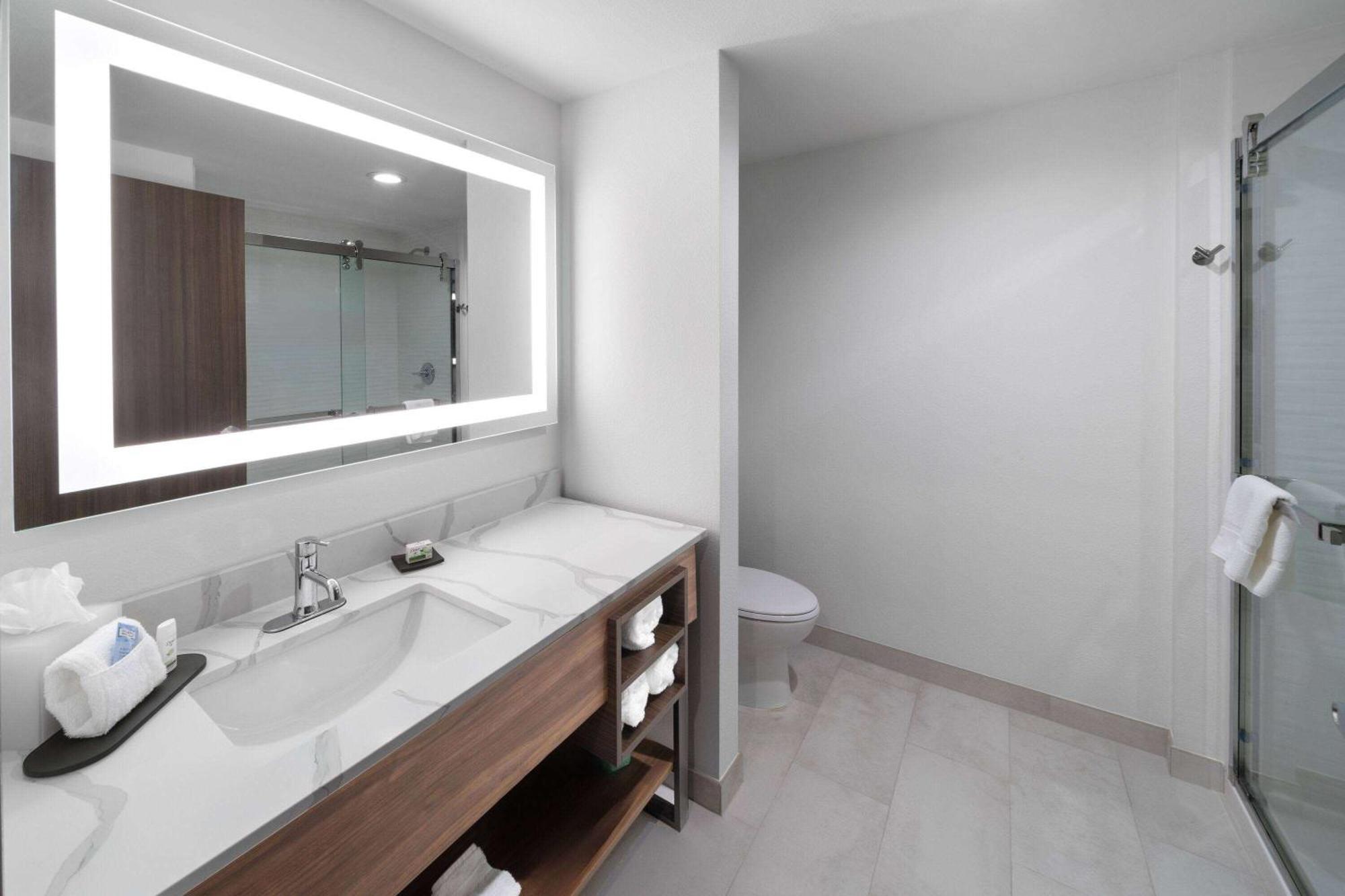 La Quinta Inn & Suites By Wyndham San Antonio At The Rim Luaran gambar