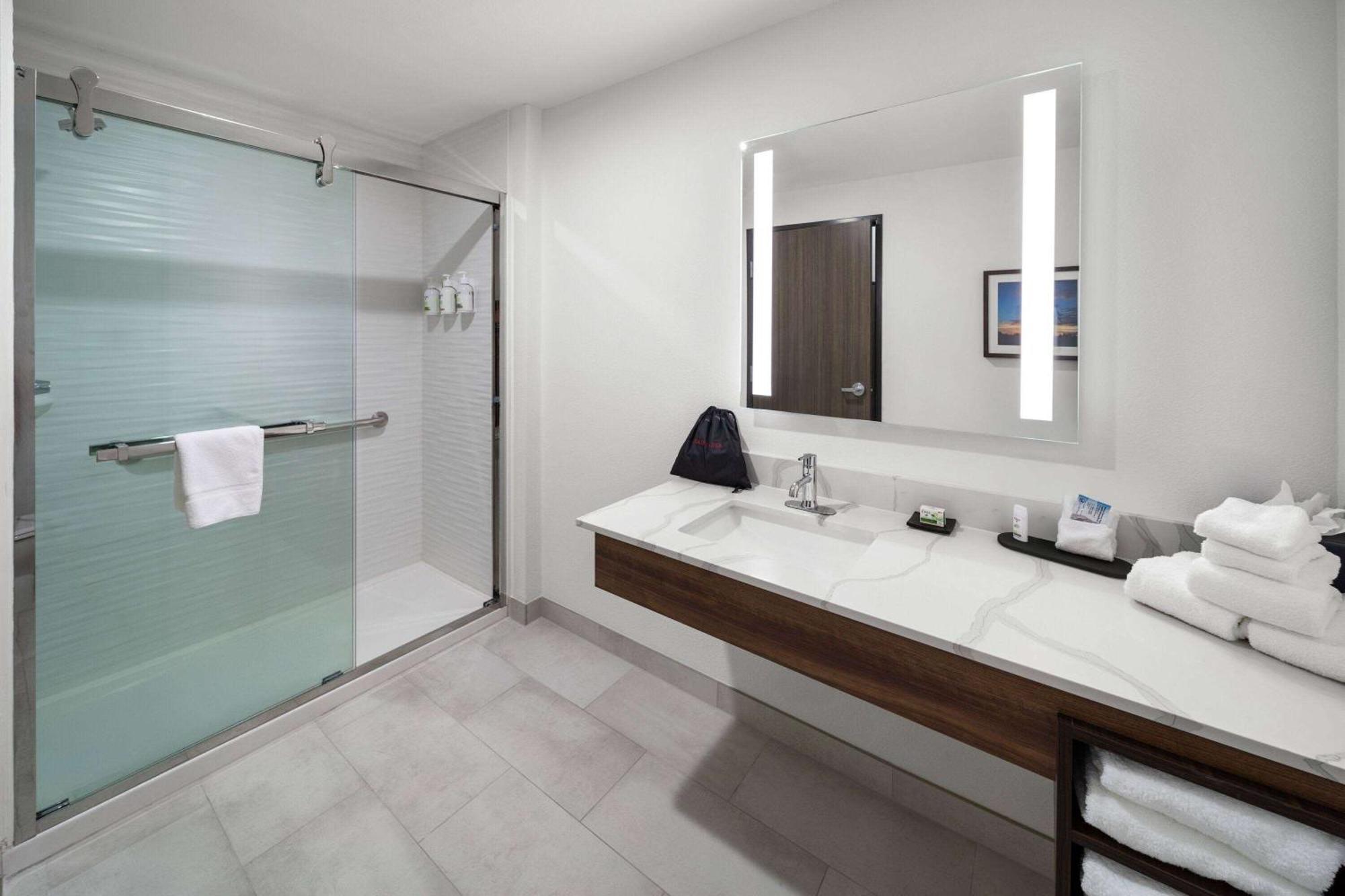 La Quinta Inn & Suites By Wyndham San Antonio At The Rim Luaran gambar