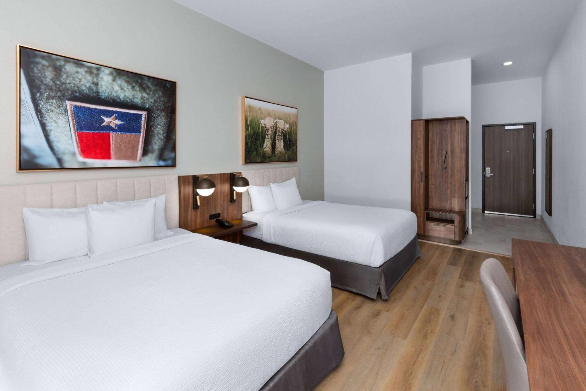 La Quinta Inn & Suites By Wyndham San Antonio At The Rim Luaran gambar