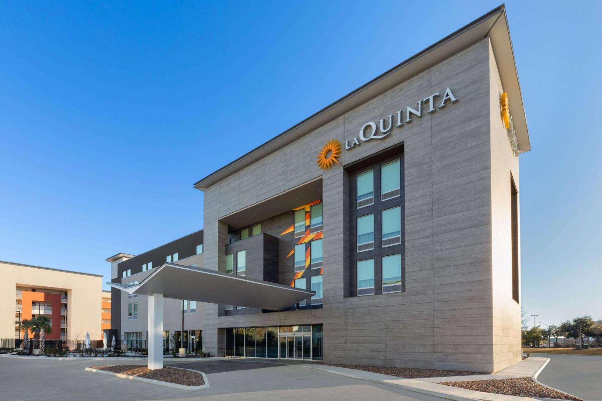 La Quinta Inn & Suites By Wyndham San Antonio At The Rim Luaran gambar