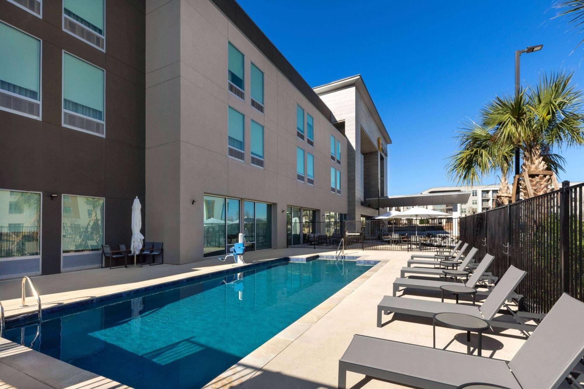 La Quinta Inn & Suites By Wyndham San Antonio At The Rim Luaran gambar